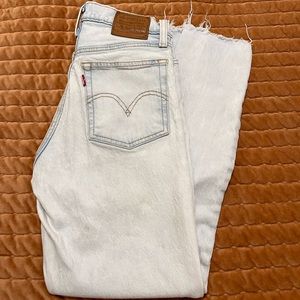 Size 26 Levi Wedgie Light Wash